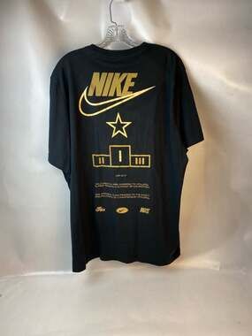 Nike Sportswear NSW Metallic Gold Medal Podium Graphic T-Shirt 2XL